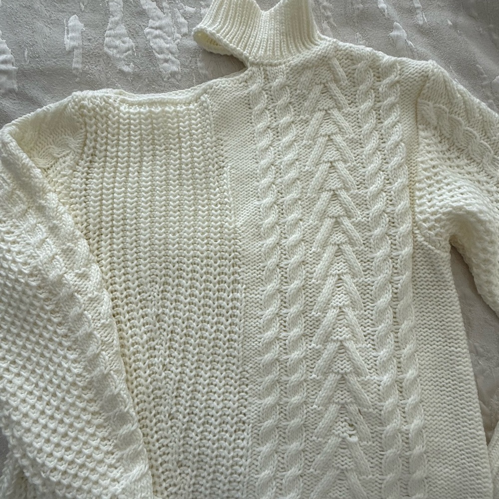 peach love california turtleneck cold shoulder sweater  size S